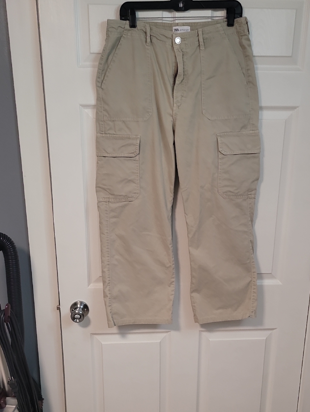 Zara  Cargo Pants in Light Khaki